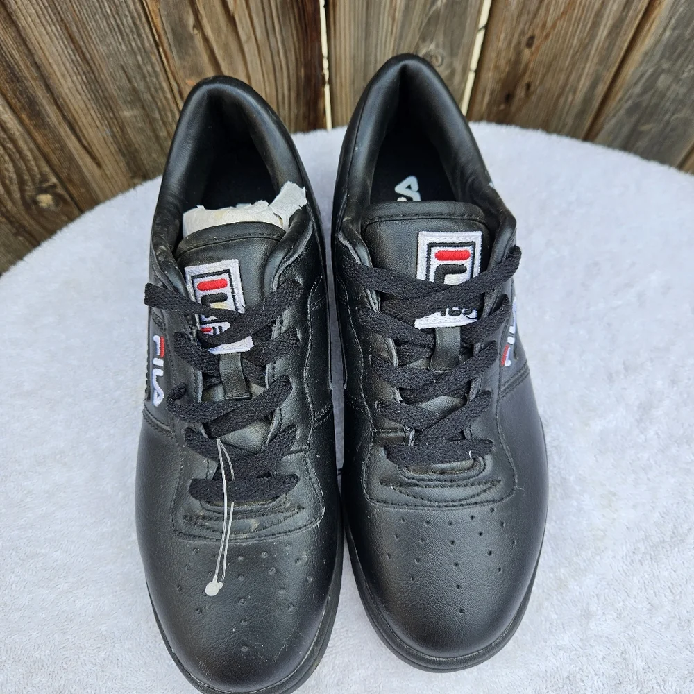 Fila Big Kids  Black and Red Sneakers  Size 5 - Picture 6 of 16